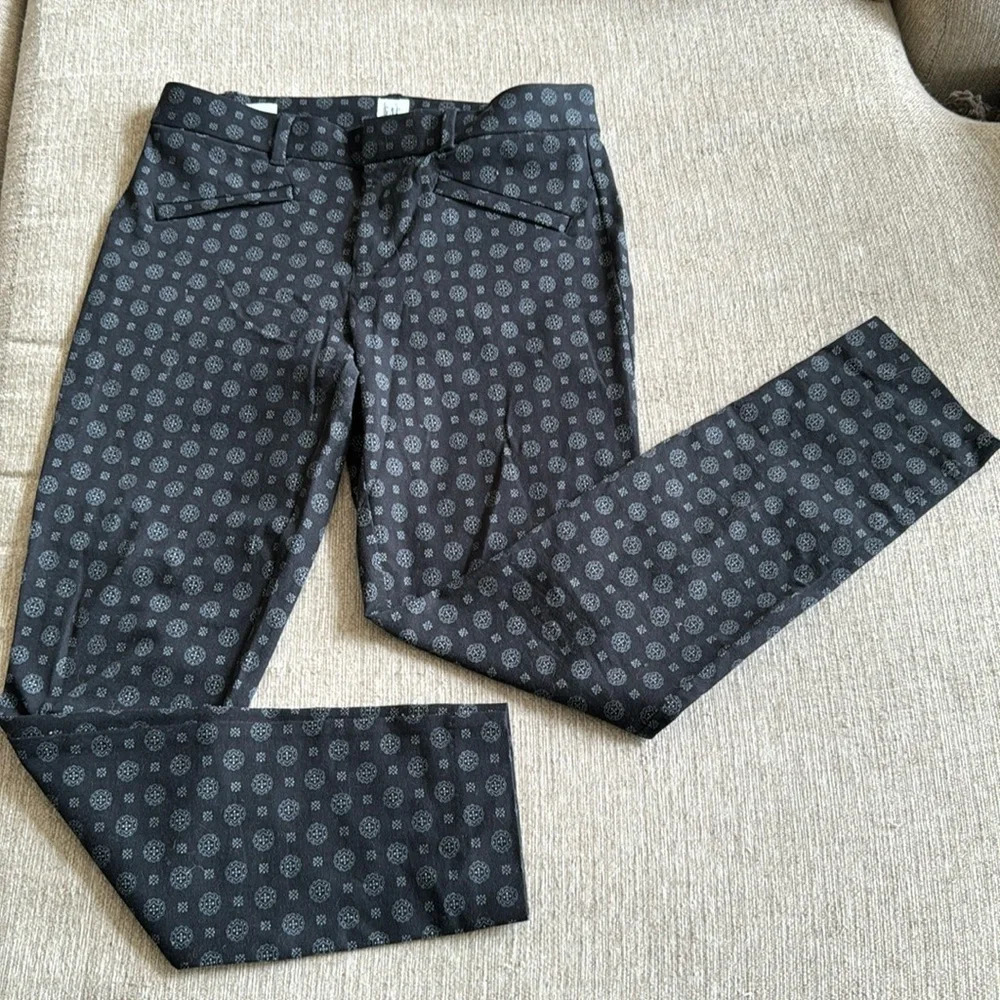 GAP Geometric Print Bi Stretch black print 
Skinny Ankle Pants, size 4